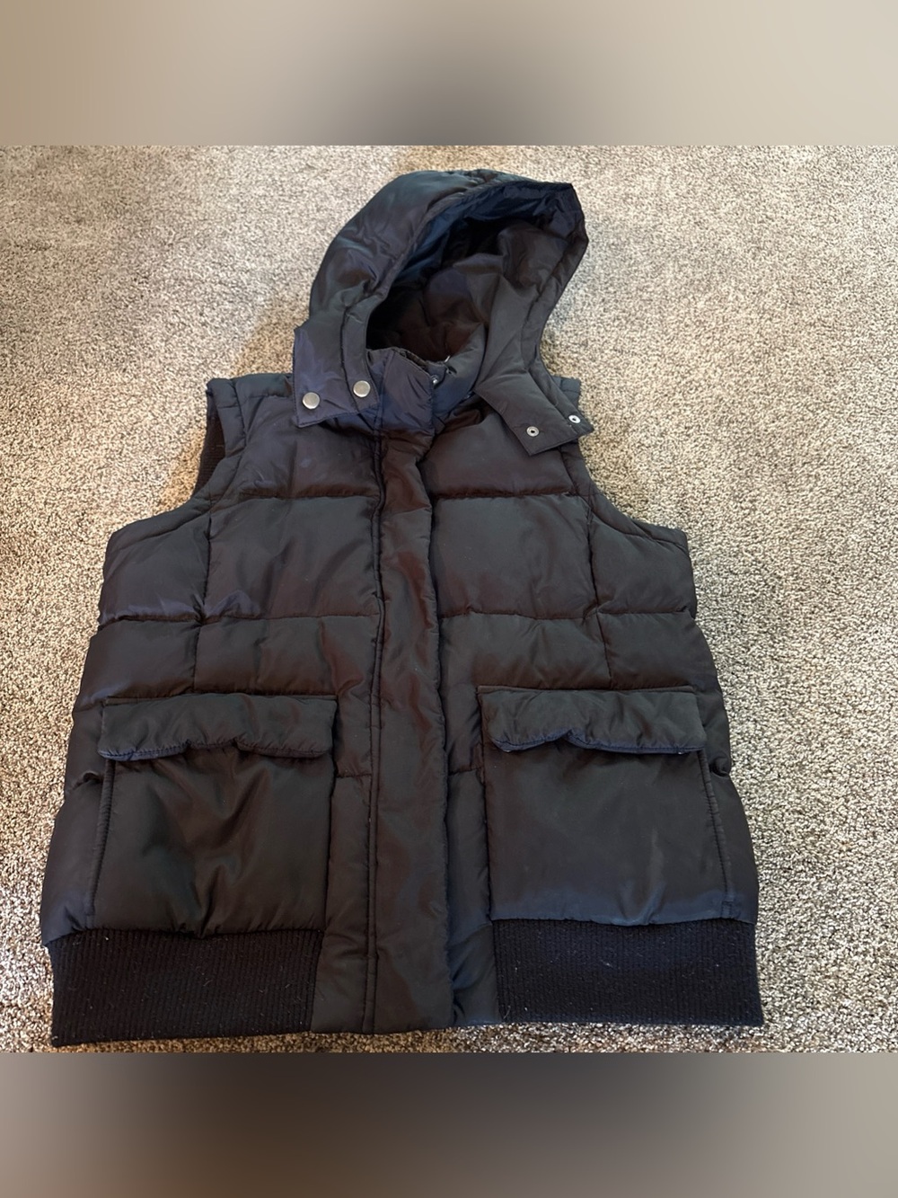 Gap Women’s Puffer Vest Black Down SZ M Detachable Hood  Zip/Snap Front